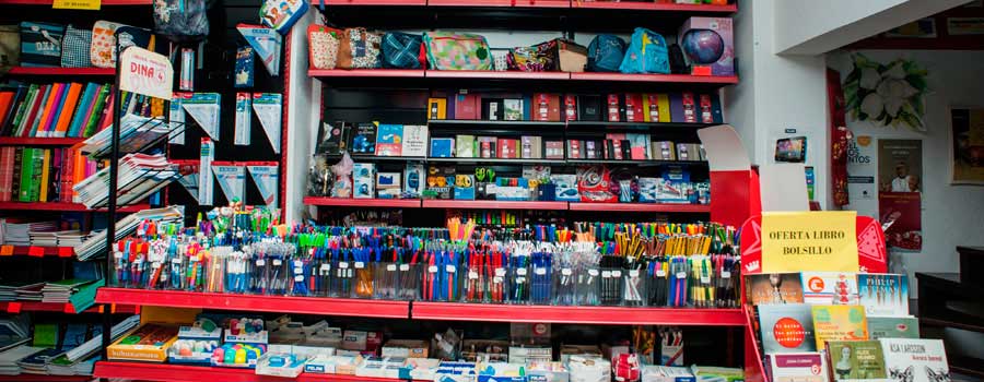 Interior de la tienda Dina4