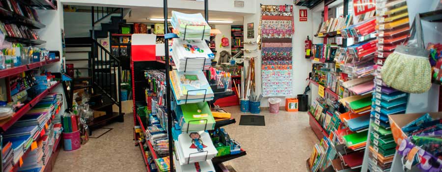 Interior de la tienda Dina4